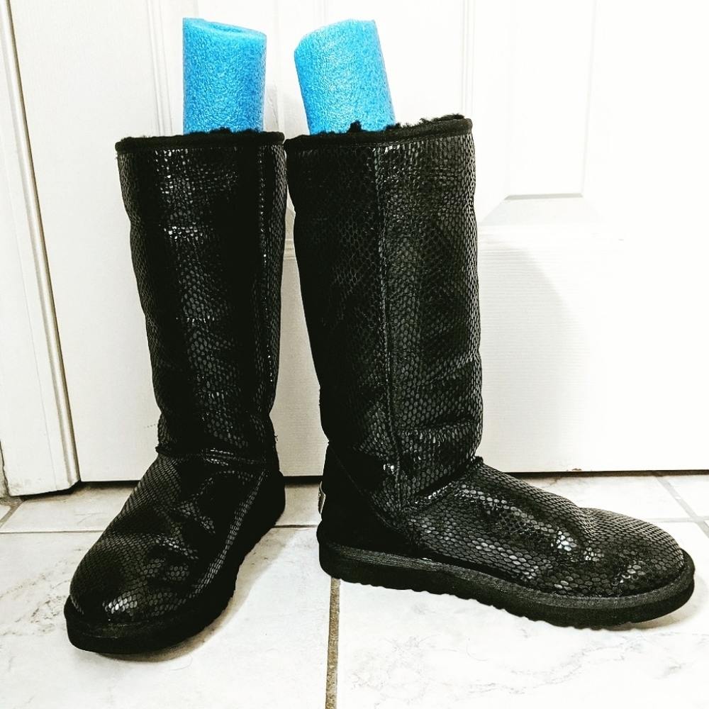 UGG Snake Skin Leather /Shearling boots